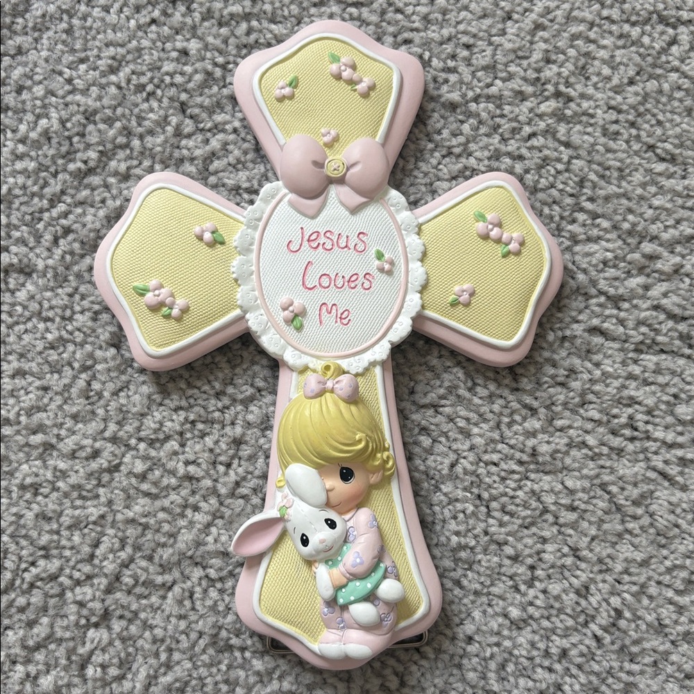 Precious Moments “Jesus loves me” Cross